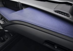 Lexus_UX_Crossover_2018_Geneva_40_C48B2C57D267837DC86A635F9FB90B6F119275A4