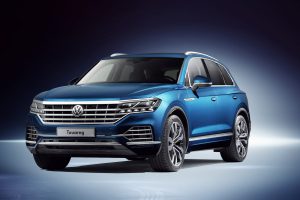 TOUAREG_3_4_FRONT_BLAU_02_licht_aus
