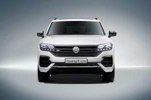 TOUAREG_FRONT_WEISS_03_licht_an