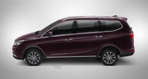wuling-cortez-left-side