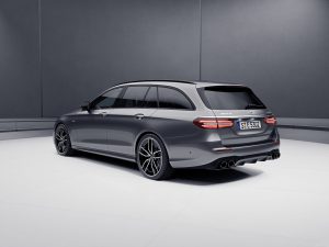 Jüngste Fahrassistenz-Systeme und neue Motoren zum Änderungsjahr: Die E-Klasse wird jetzt noch intelligenter