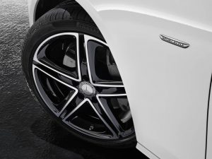 Jüngste Fahrassistenz-Systeme und neue Motoren zum Änderungsjahr: Die E-Klasse wird jetzt noch intelligenter