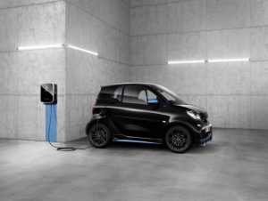 Elektroautos einfach ohne Karte oder App laden: Hubject und Daimler pilotieren serienreife Lösung für Plug&Charge