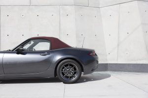 2018-mazda-mx5-miata-roadster-jdm-04_Mazda_Roadster_RedTop_JP_2017_cherryredroof_SIDE