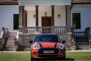 P90305827_highRes_new-mini-debuts-on-r