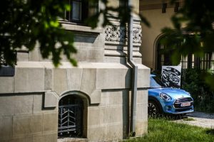 P90305834_highRes_new-mini-debuts-on-r