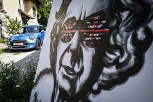 P90305837_highRes_new-mini-debuts-on-r