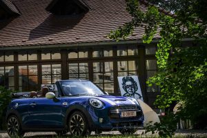 P90305839_highRes_new-mini-debuts-on-r