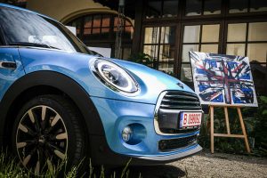 P90305853_highRes_new-mini-debuts-on-r