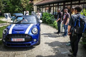 P90305855_highRes_new-mini-debuts-on-r