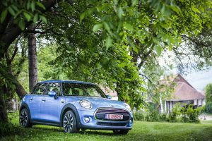 P90305860_highRes_new-mini-debuts-on-r