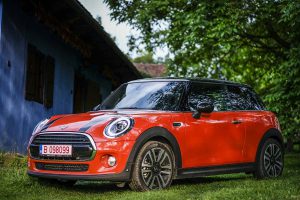 P90305863_highRes_new-mini-debuts-on-r