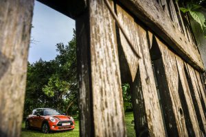 P90305864_highRes_new-mini-debuts-on-r