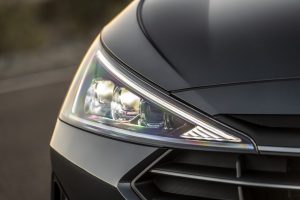 a6c423de-2019-hyundai-elantra-10