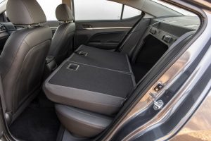 cd06f0df-2019-hyundai-elantra-21