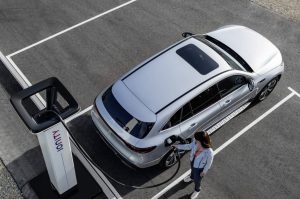 1737c673-mercedes-eqc-32