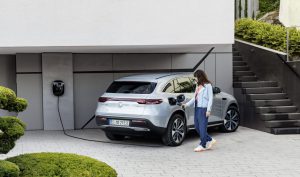 1f0ec502-mercedes-eqc-24