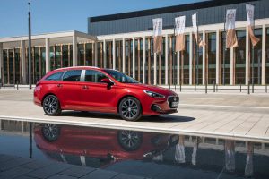 499b56d4-2019-hyundai-i30-wagon-12