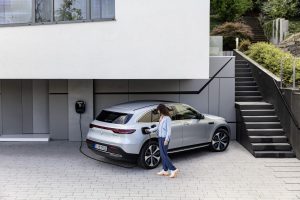 6066645e-mercedes-eqc-25