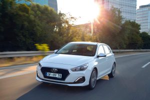 931b050a-2019-hyundai-i30-5-door-8