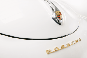 Emblemă montată pe capota unui 356 (produs între 1954 si 1965)