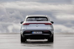 d7ac78bb-mercedes-eqc-35