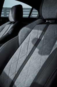 dbc949b9-peugeot-508-hybrid-1