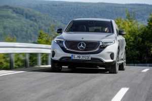 eeea692b-mercedes-eqc-33