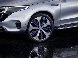 fc78704a-mercedes-eqc-5