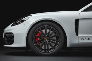 126d5aba-2019-porsche-panamera-gts-10