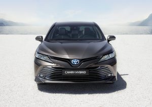 2019-camry-hybrid-01