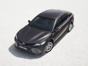 2019-camry-hybrid-03