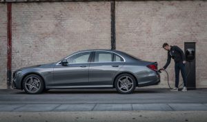 4c4faa17-mercedes-e300e-and-e300de-44