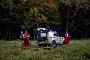 69e36a3c-land-rover-discovery-emergency-response-vehicle-29