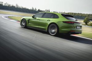 81607978-2019-porsche-panamera-gts-8