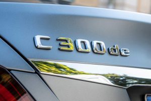 9763b352-mercedes-c300de-37