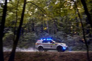 caa2b7d8-land-rover-discovery-emergency-response-vehicle-38