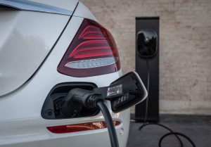 d2388c5b-mercedes-e300e-and-e300de-84