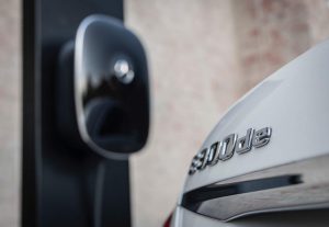 db0bf1ea-mercedes-e300e-and-e300de-85