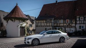 ddc8a7e0-mercedes-e300e-and-e300de-72