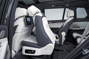 eb9586a7-2019-bmw-x7-17