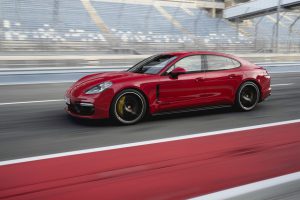 f56b5783-2019-porsche-panamera-gts-6
