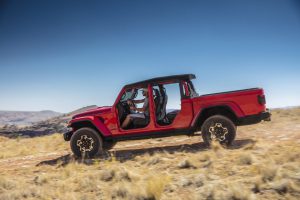 0012daf4-2020-jeep-gladiator-truck-38