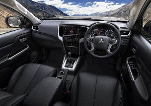 378b25bb-2019-mitsubishi-l200-pickup-unveiled-16