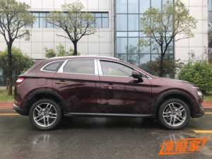 28640771-landwind-suv-3