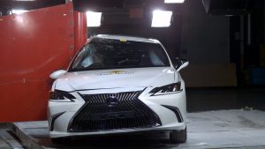 62c94482-lexus-es-euro-ncap-2