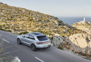a97b4b3f-2019-porsche-macan-s-01