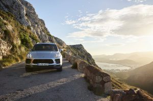 ad98caf5-2019-porsche-macan-s-02