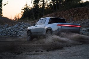 2c431552-rivian-unveils-r1t-electric-truck-32