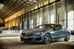 P90329584_highRes_bmw-8-series-media-l